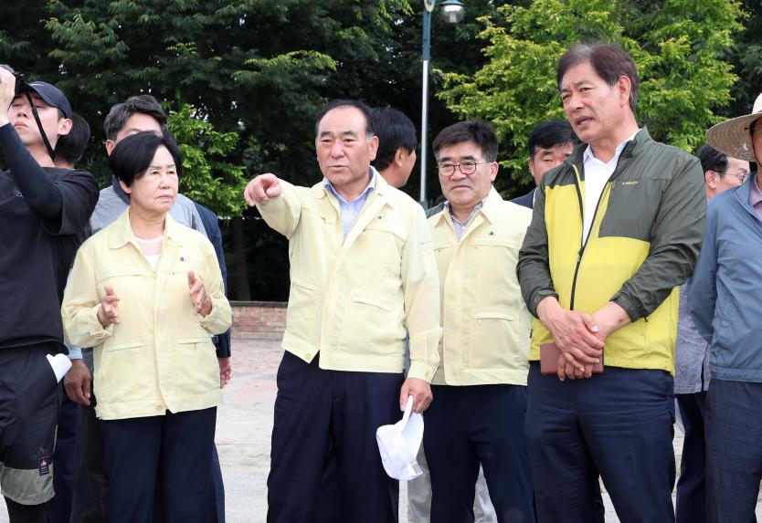 농림축산식품부장관 함양군 양파기계수확 현장방문 - 5