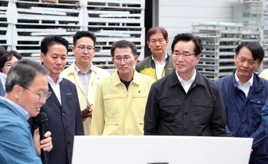 농림축산식품부장관 함양군 양파기계수확 현장방문 - 11