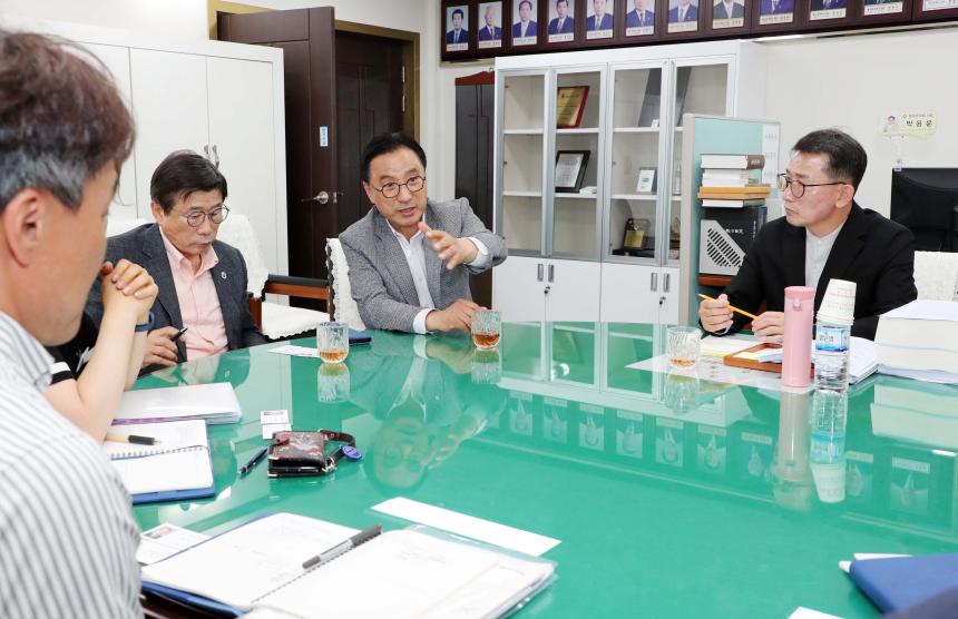 대한민국시군자치구의회의장협의회 회장(부사시 금정구의회 의장) 함양군의회 방문 - 3