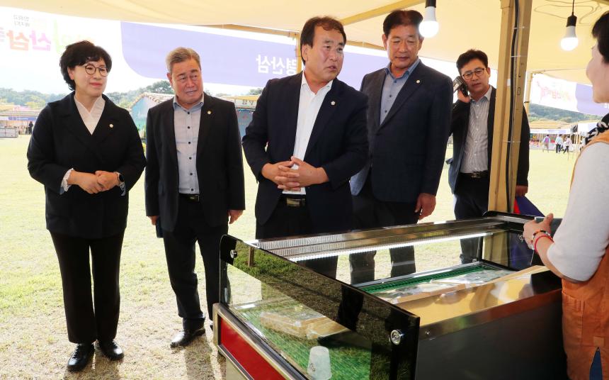 산삼축제 산삼판매장 격려방문 - 6