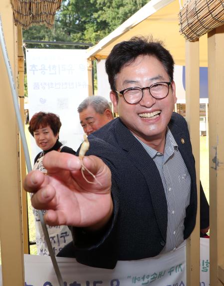 산삼축제 산삼판매장 격려방문 - 10