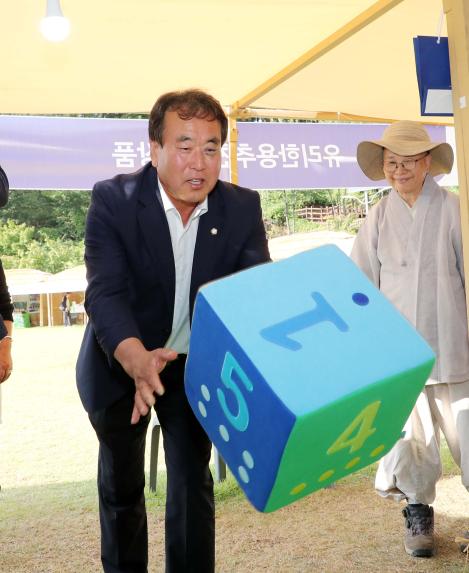 산삼축제 산삼판매장 격려방문 - 15