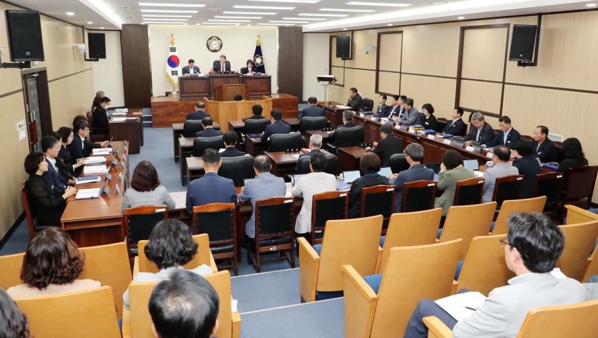 제295회 함양군의회 임시회 제1차 본희의 - 3