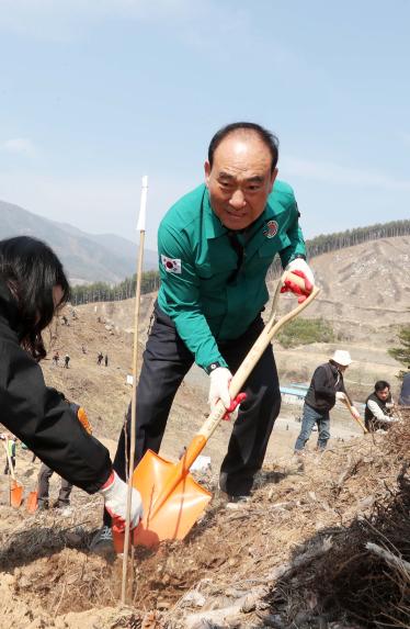 제81회 식목일 나무심기 행사 - 6