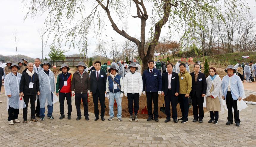 제47회 재일.재경.재부도민회 향토기념 식수행사 - 3