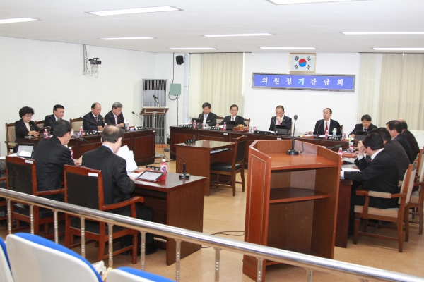 함양군의회 정기 간담회(2012. 4. 2(월)) 보도자료 - 2
