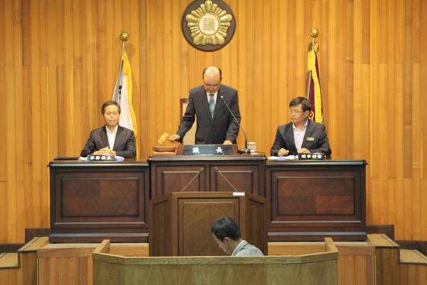 제196회 함양군의회 임시회 개회