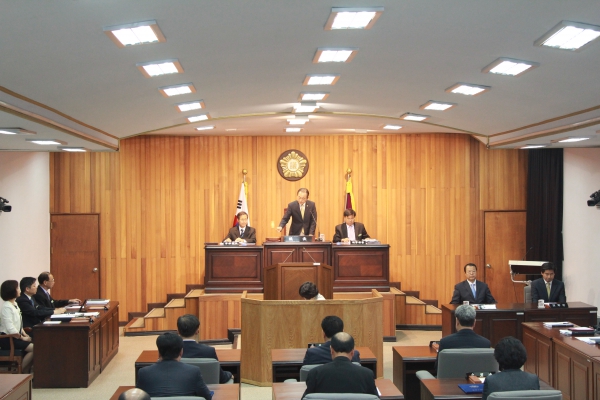  제194회 함양군의회 임시회 개회