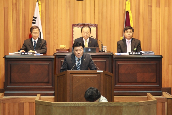  제194회 함양군의회 임시회 개회 - 2